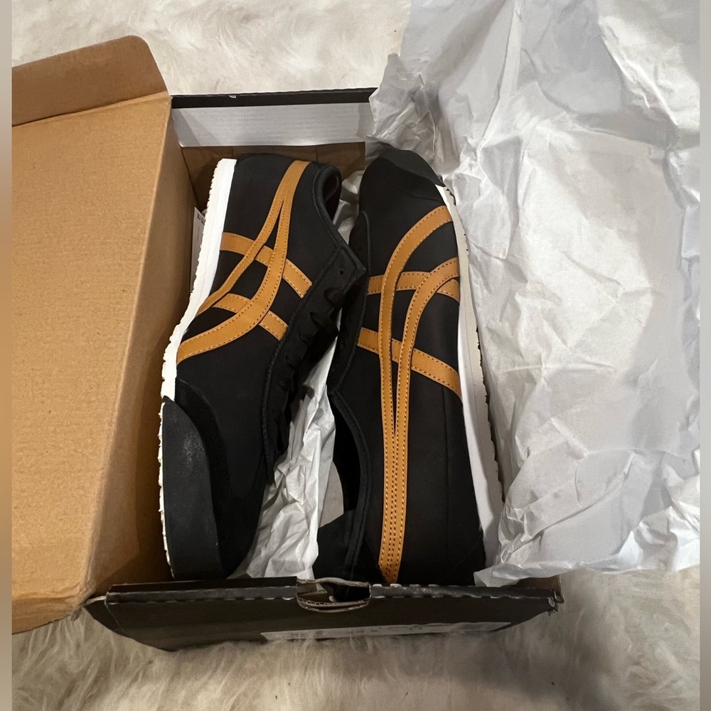RARE - no longer available in stores - Onitsuka Tiger Mexico 66 black/caravan